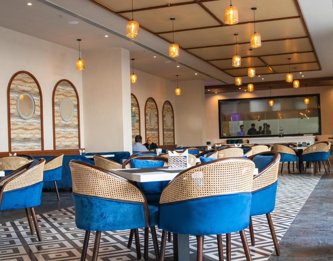 The Fern Habitat, Jaipur Hotel Bagian luar foto